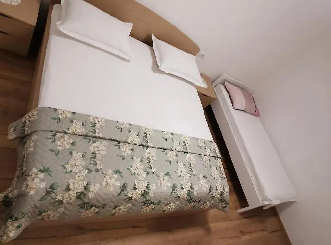 Apartment Marel Zrnovnica